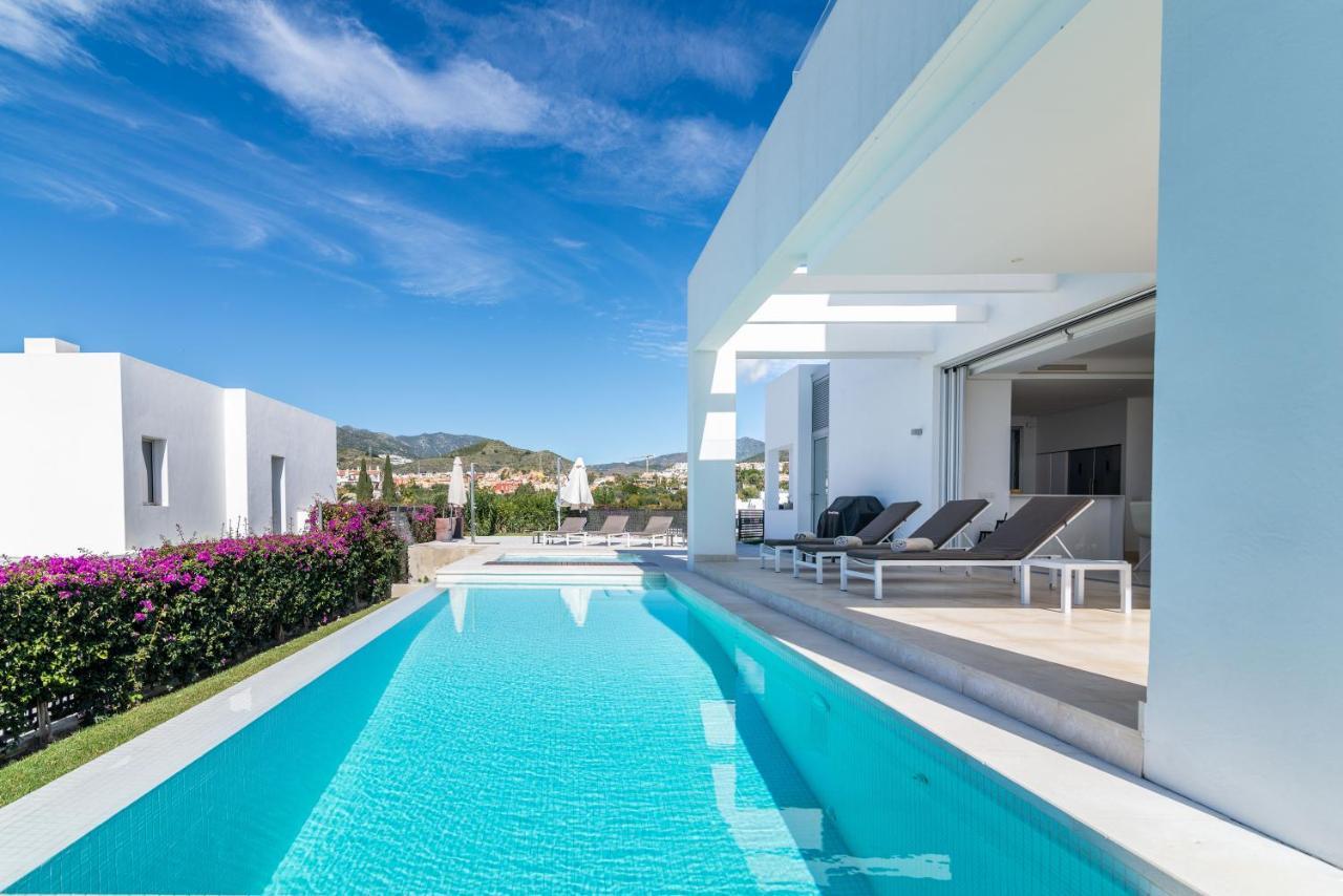 New Luxurious 4-bdrm Next To Beach/golf — La