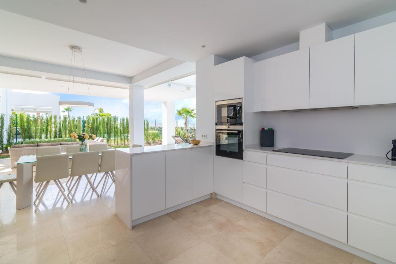 New Luxurious 4-bdrm Next To Beach/golf — La