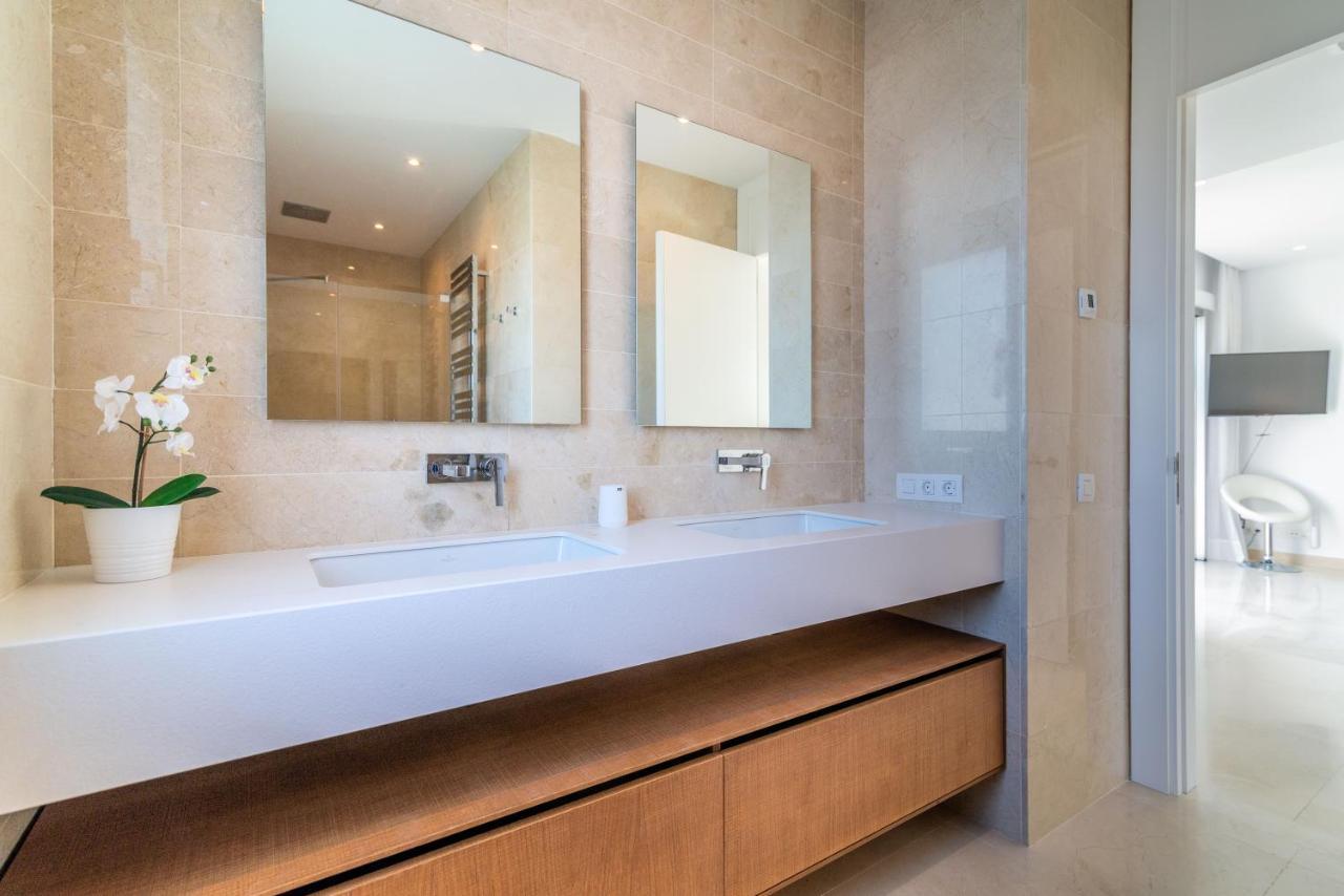 New Luxurious 4-bdrm Next To Beach/golf — La Villa *