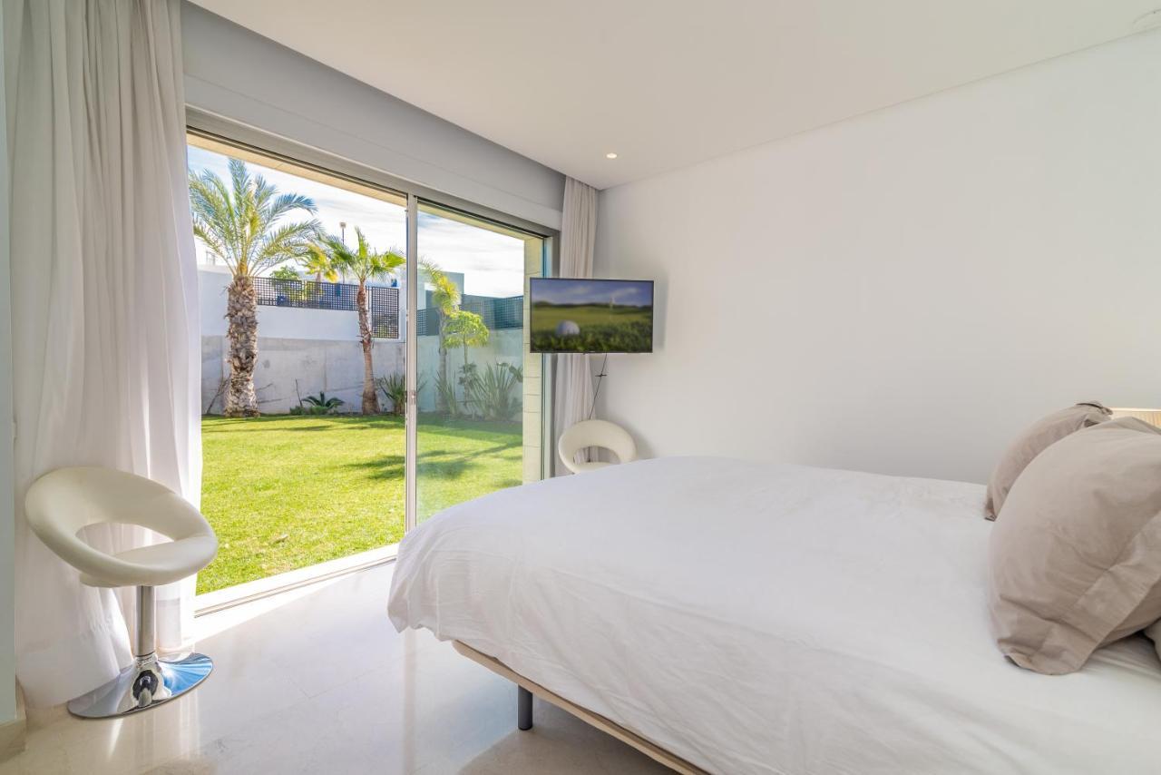 New Luxurious 4-bdrm Next To Beach/golf — La Villa