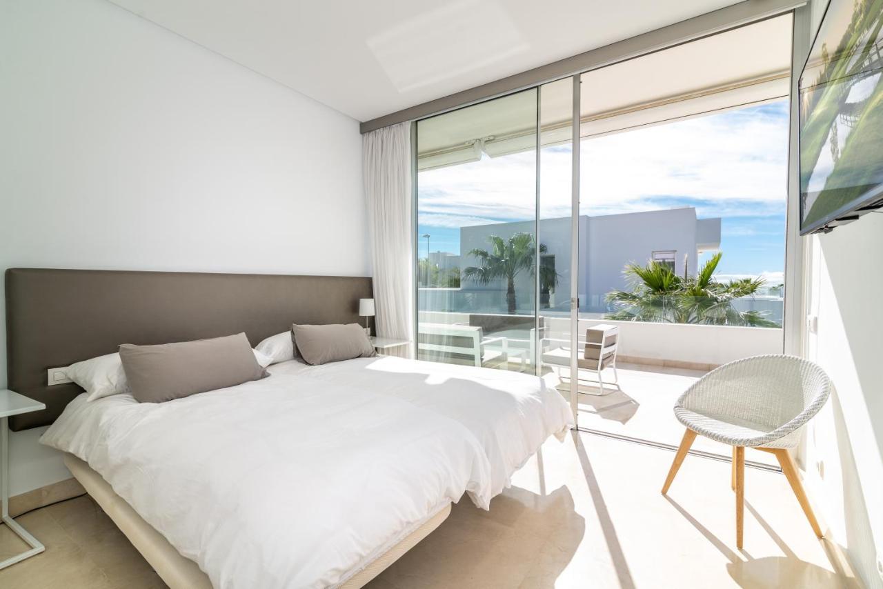 Villa New Luxurious 4-bdrm Next To Beach/golf — La Marbella