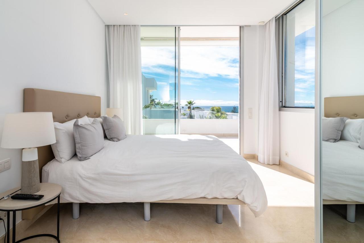 New Luxurious 4-bdrm Next To Beach/golf — La Marbella